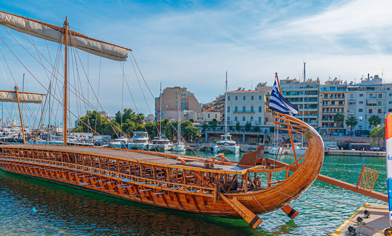 Ο Δήμαρχος Πειραιά  Γιάννης Μώραλης υποδέχθηκε  την ιστορική τριήρη «Ολυμπιάς» του Πολεμικού Ναυτικού στο πλαίσιο των «Ημερών Θάλασσας 2026»