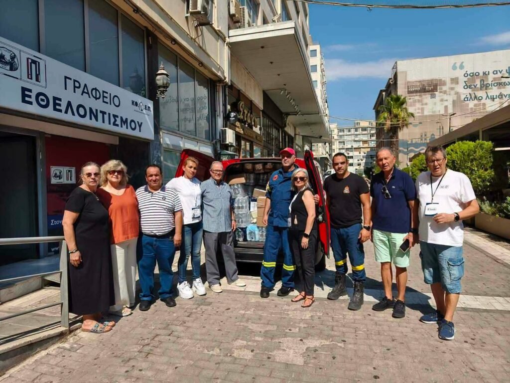 Μαζική ανταπόκριση των Πειραιωτών στο κάλεσμα για συλλογή ειδών πρώτης ανάγκης για πυροσβέστες και εθελοντές πυροσβέστες
